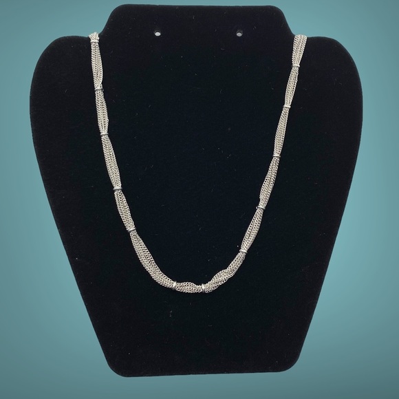 Vintage Silvertone Chain Necklace - Picture 2 of 8